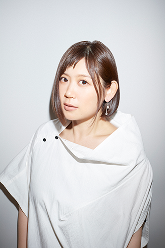 絢香_アー写.png